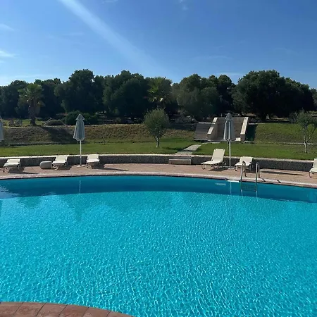 Village Club 27